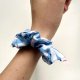 Niebieska gumka scrunchie w paski – nadmorska ozdoba do włosów inspirowana oceanem, letni dodatek dla kobiet i dziewczyn, wakacyjny prezent