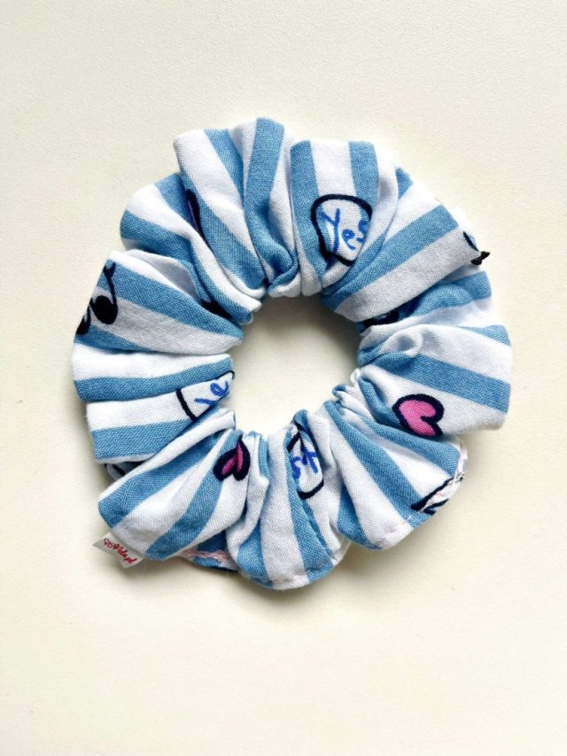 Niebieska gumka scrunchie w paski – nadmorska ozdoba do włosów inspirowana oceanem, letni dodatek dla kobiet i dziewczyn, wakacyjny prezent