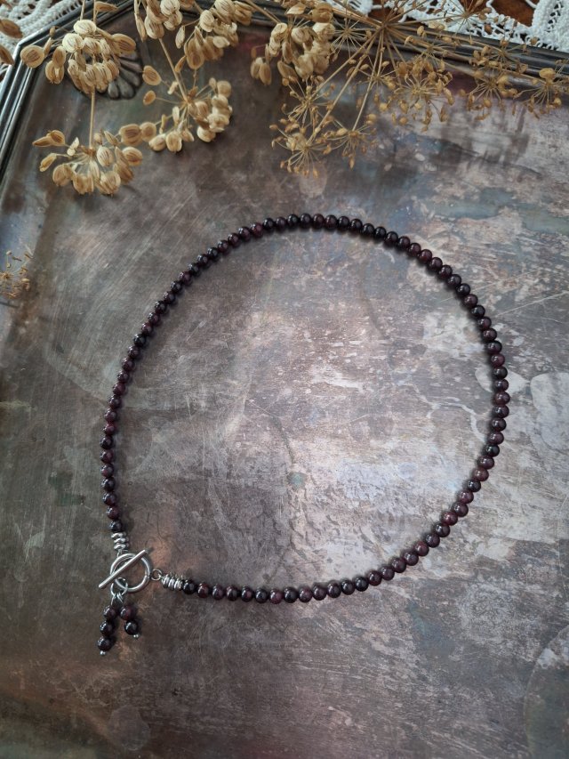 Choker z granatów