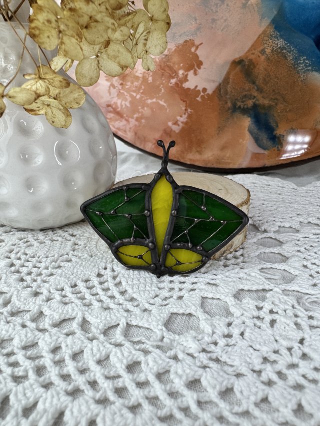 Broszka witrażowa Motyl