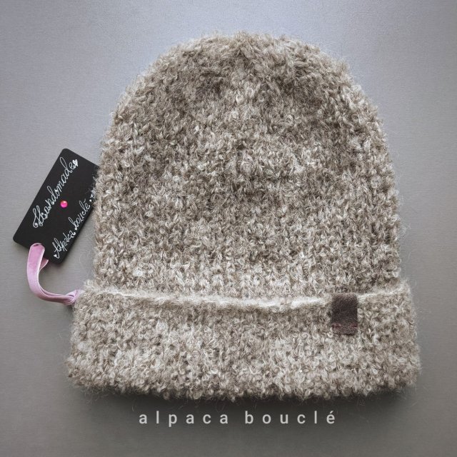 Czapka bouclé