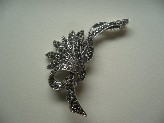 ELEGANCKA BROSZKA