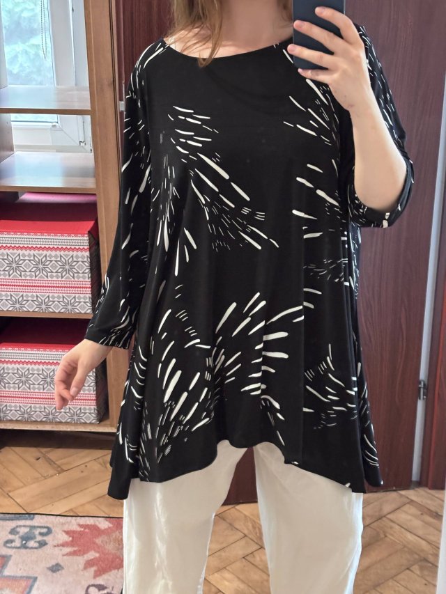 Czarno-biała bluzka JM Collection 4X Plus Size oversize abstrakcyjny wzór 8XL / 56 / 28