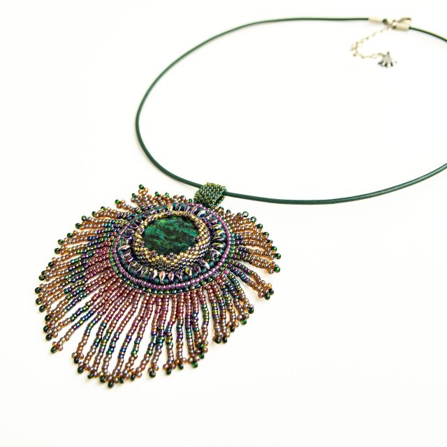 Wisior w stylu boho chic z nutą klasycznej elegancji