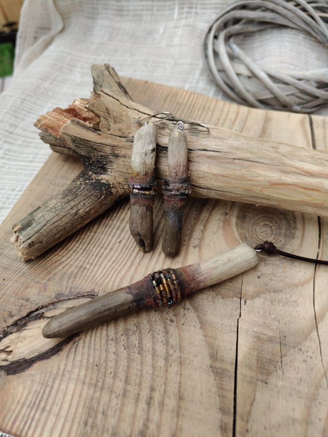 Dotyk Fali – komplet biżuterii driftwood z naturalnego drewna