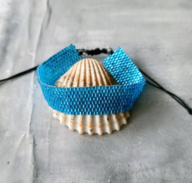 GLAMOUR & BLUE