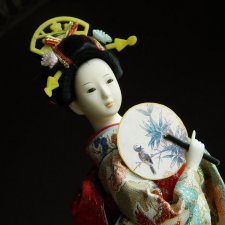 GEJSZA * PORCELANOWA LALKA JAPOŃSKA