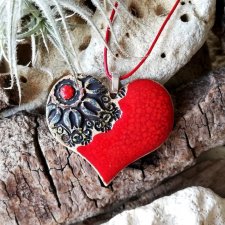Naszyjnik z wisiorkiem ceramicznym -  CZERWONE SERCE na rzemieniu jubilerskim - boho naszyjnik na prezent dla kobiety - biżuteria artystyczna GAIA-art