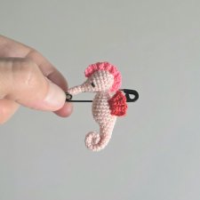 Konik morski przypinka